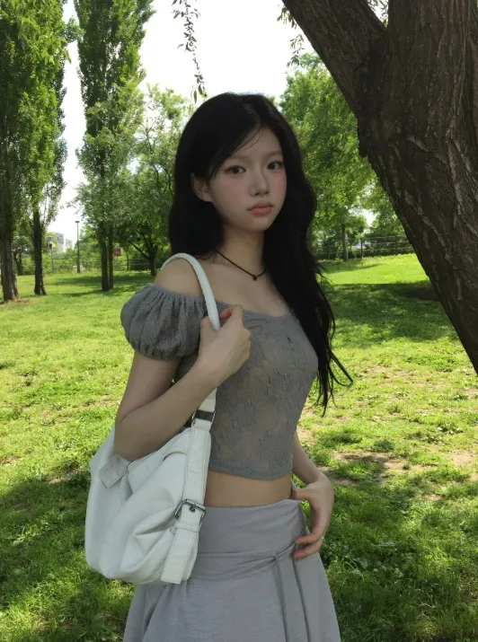 2WAYオフショルダーゴムスリム半袖花柄Tシャツ | MODIMOOD | 詳細画像1