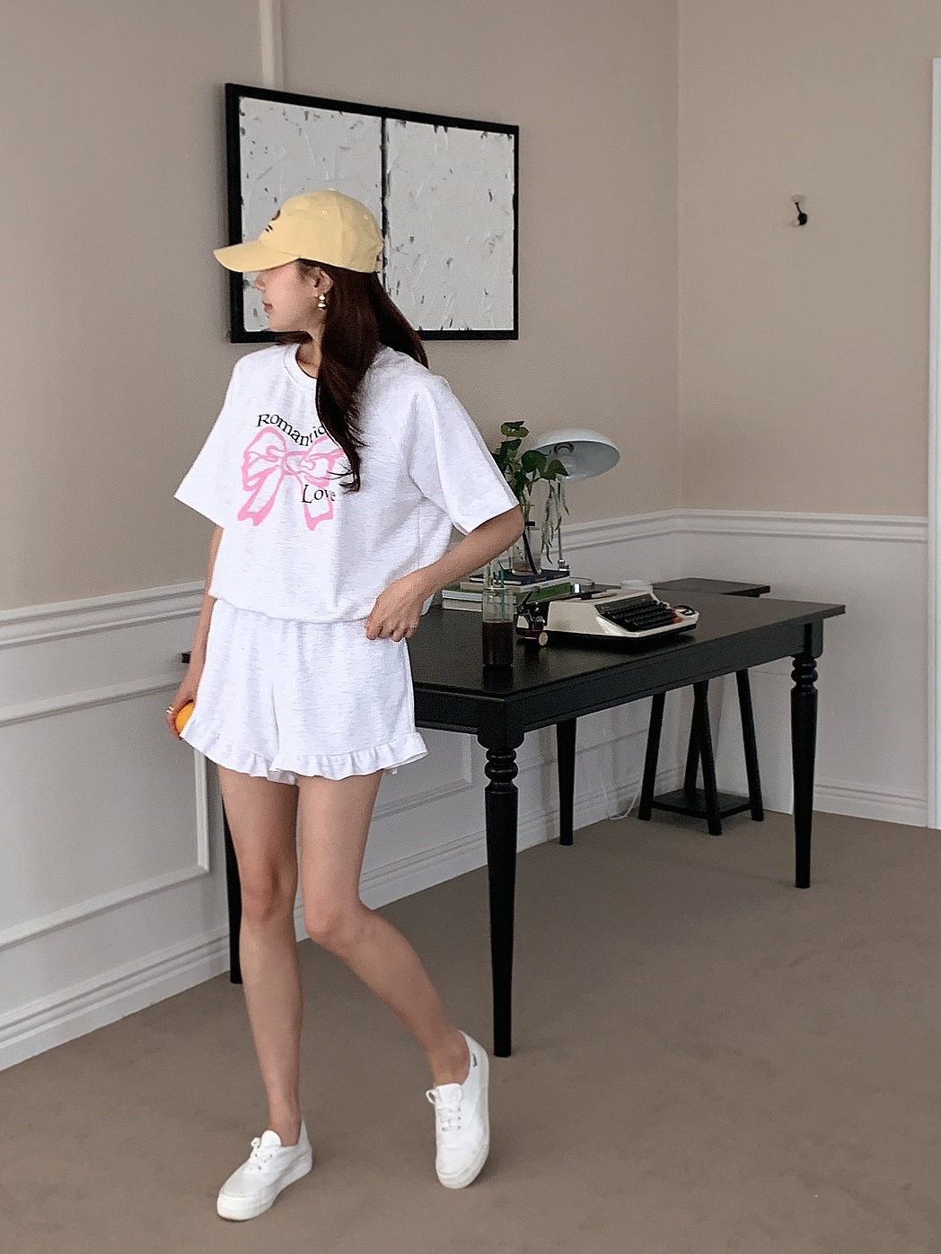ラウンドネックフリルウエストゴム半袖ロゴセットアップTシャツショートパンツ | 詳細画像3