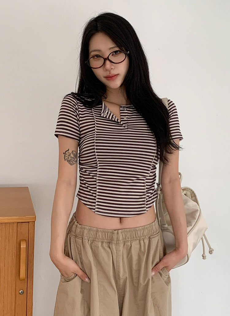 ボタンラインクロップド半袖ボーダーTシャツ | レディースファッション