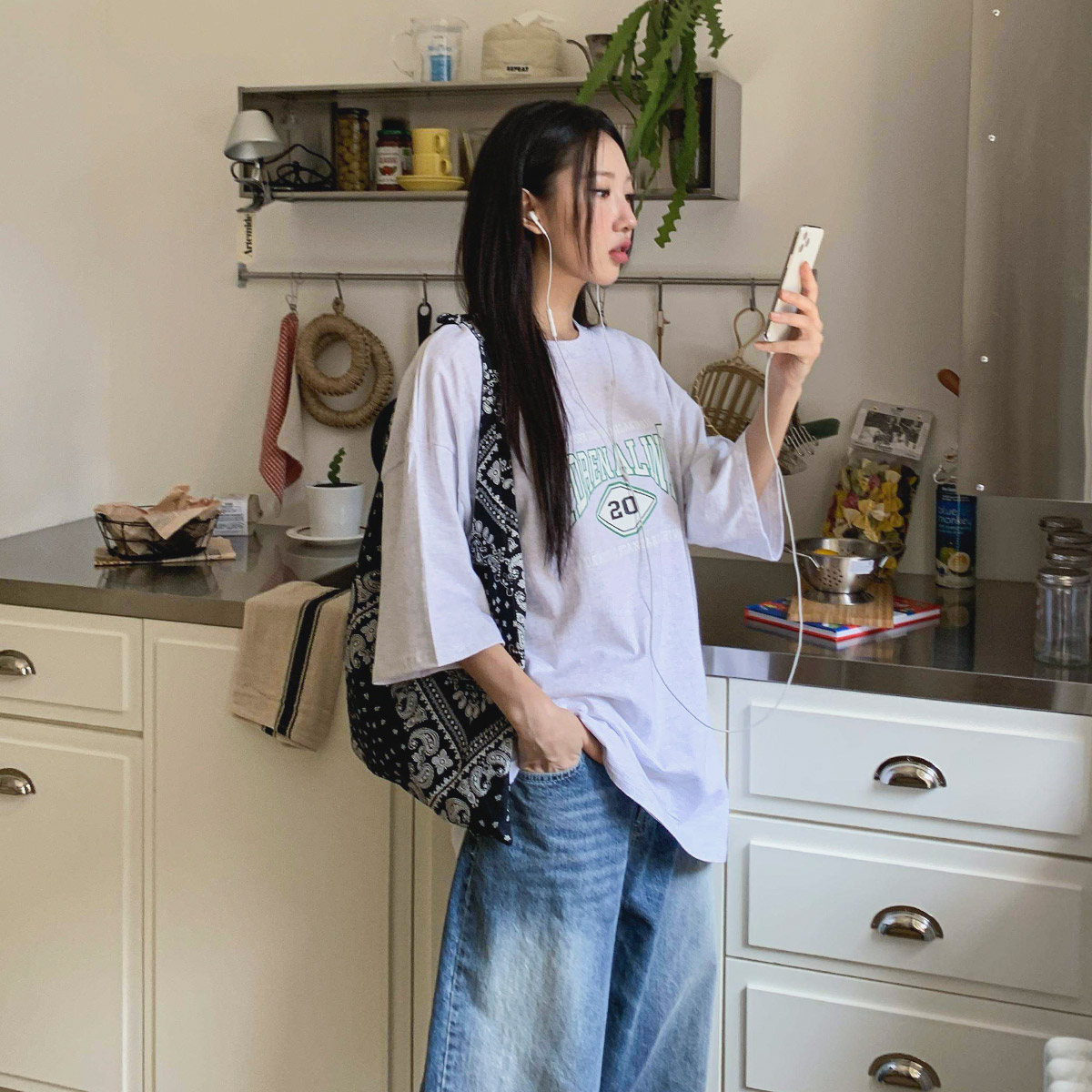 半袖オーバーサイズラウンドネックボクシーレタリングTシャツ
