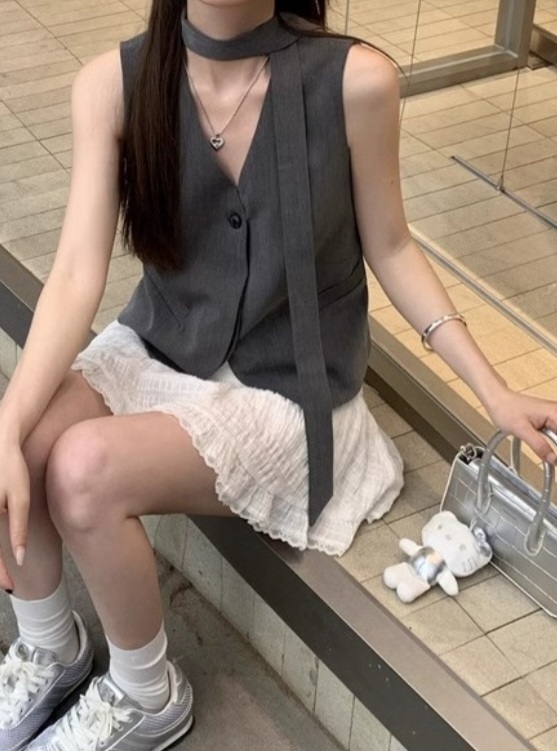ストラップ付ボタンVネックスリムベスト | 詳細画像13