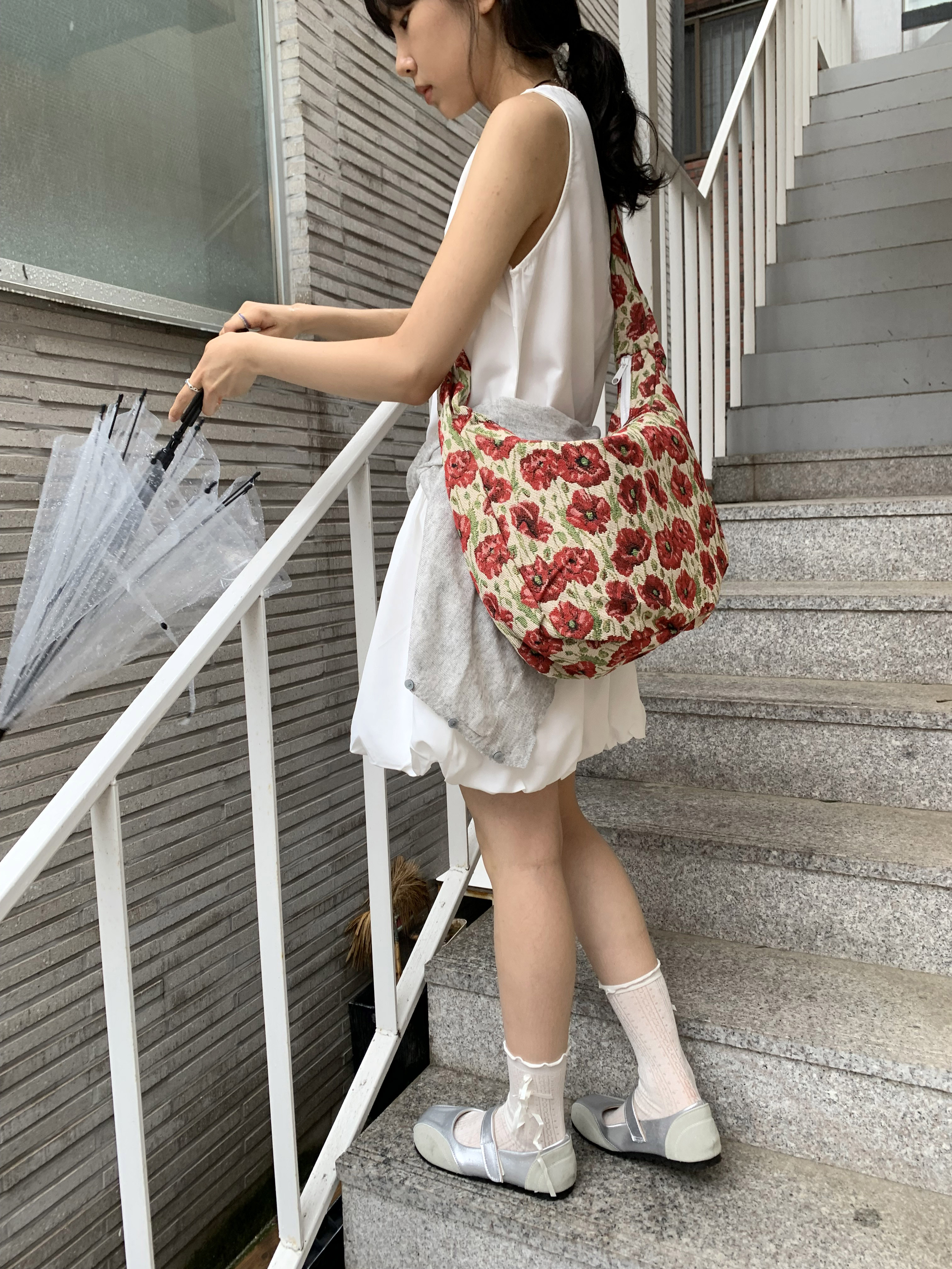 クロスビンテージポケット花柄ショルダーバッグ | レディース