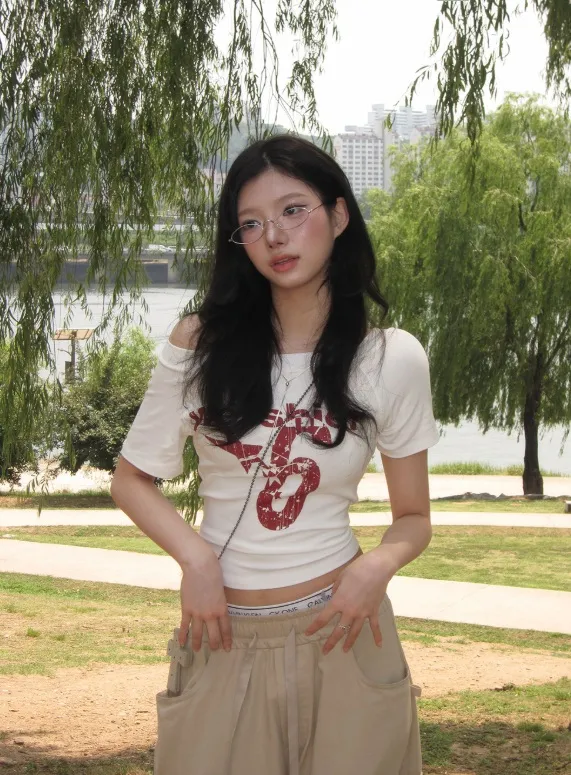 オフショルダー半袖スリムロゴTシャツ | MODIMOOD | 詳細画像1