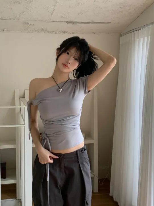 オフショルダードローストリングスリムワンショルダー半袖ギャザーTシャツ | MODIMOOD | 詳細画像1
