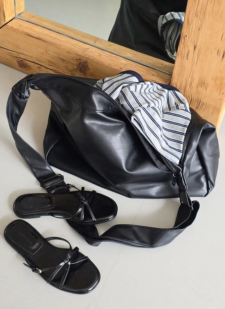 レザー調オーバーサイズビッグ無地ショルダーバッグ | whosbag | 詳細画像1