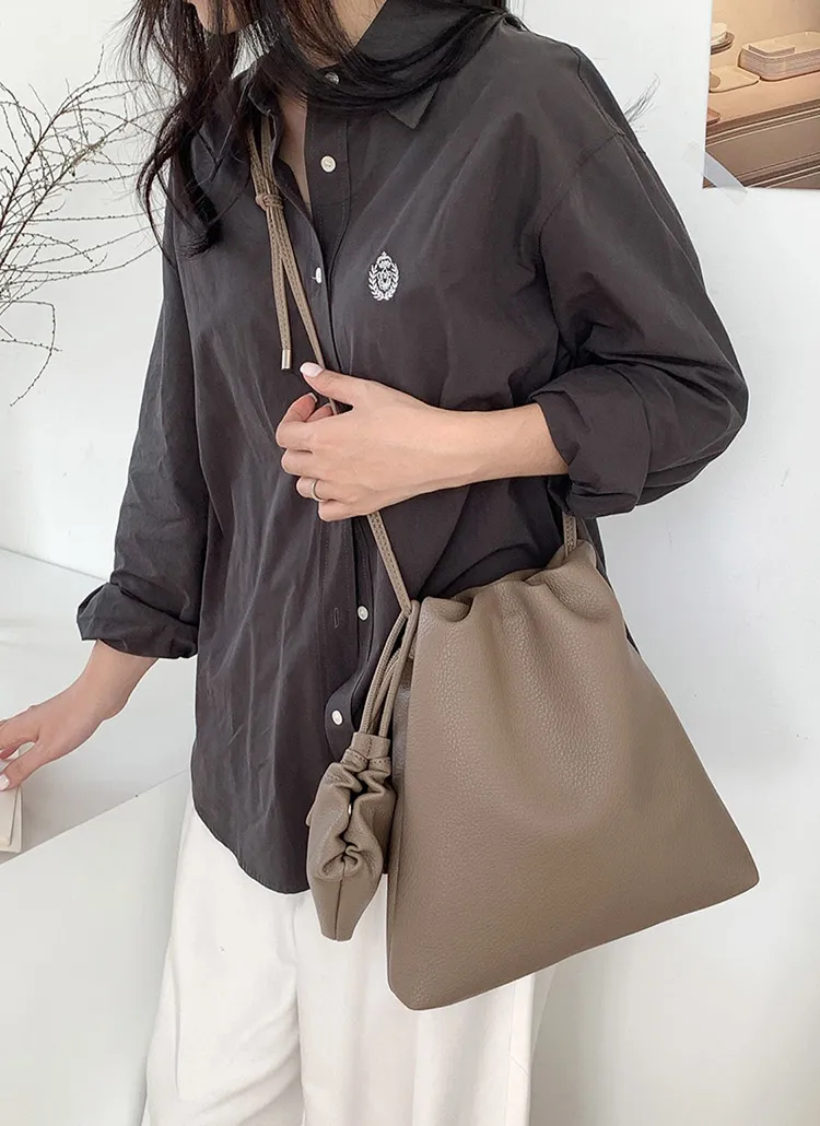 2WAYレザー調ドローストリングノットバケットバッグバッグ | whosbag | 詳細画像1