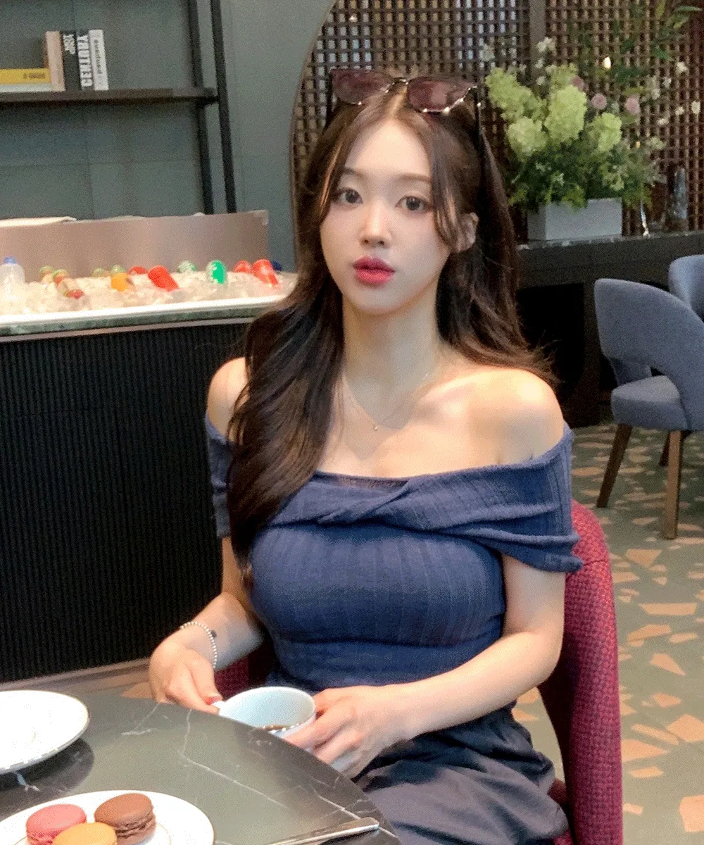 オフショルダーツイストバックレスカラーニット | wannabemuse | 詳細画像1