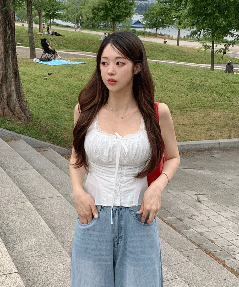 パンチングくるみボタンスクエアネックレース花柄ノースリブラウス | wannabemuse | 詳細画像1