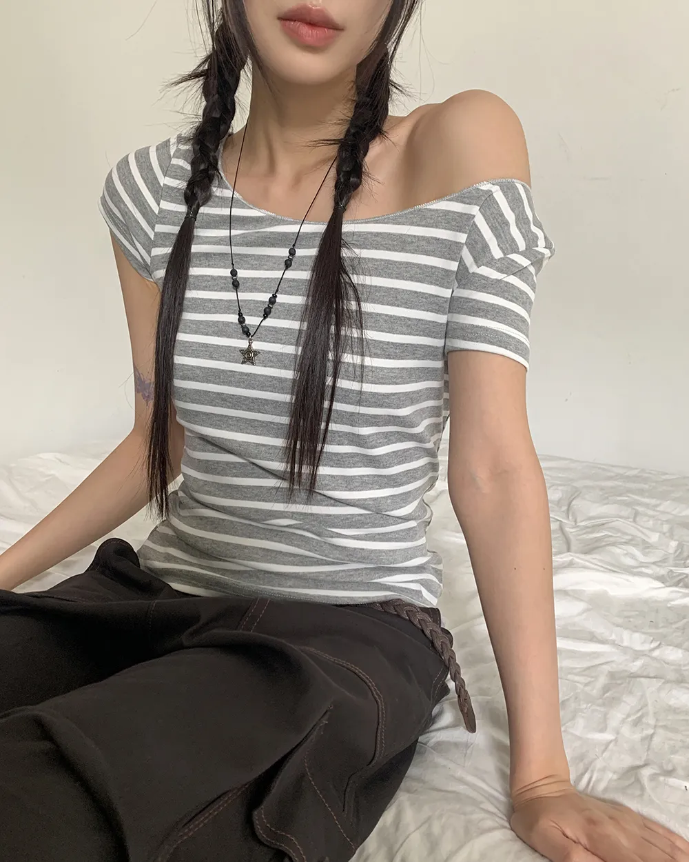 オフショルダー半袖スリムボーダーTシャツ | WONDERWONDER | 詳細画像1