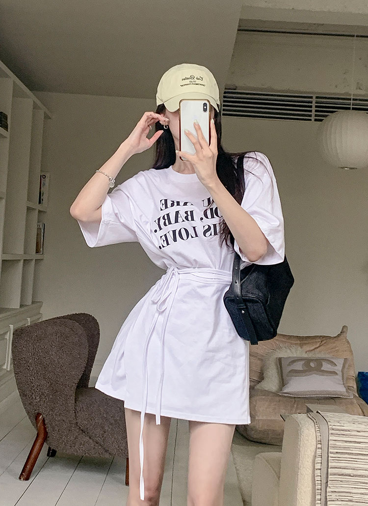 ストラップ付ミニ半袖ラウンドネックロングロゴワンピースTシャツ