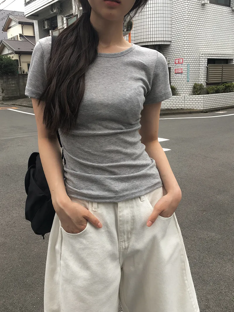 ラウンドネックベーシックスリムギャザーTシャツ | anyonemore | 詳細画像1