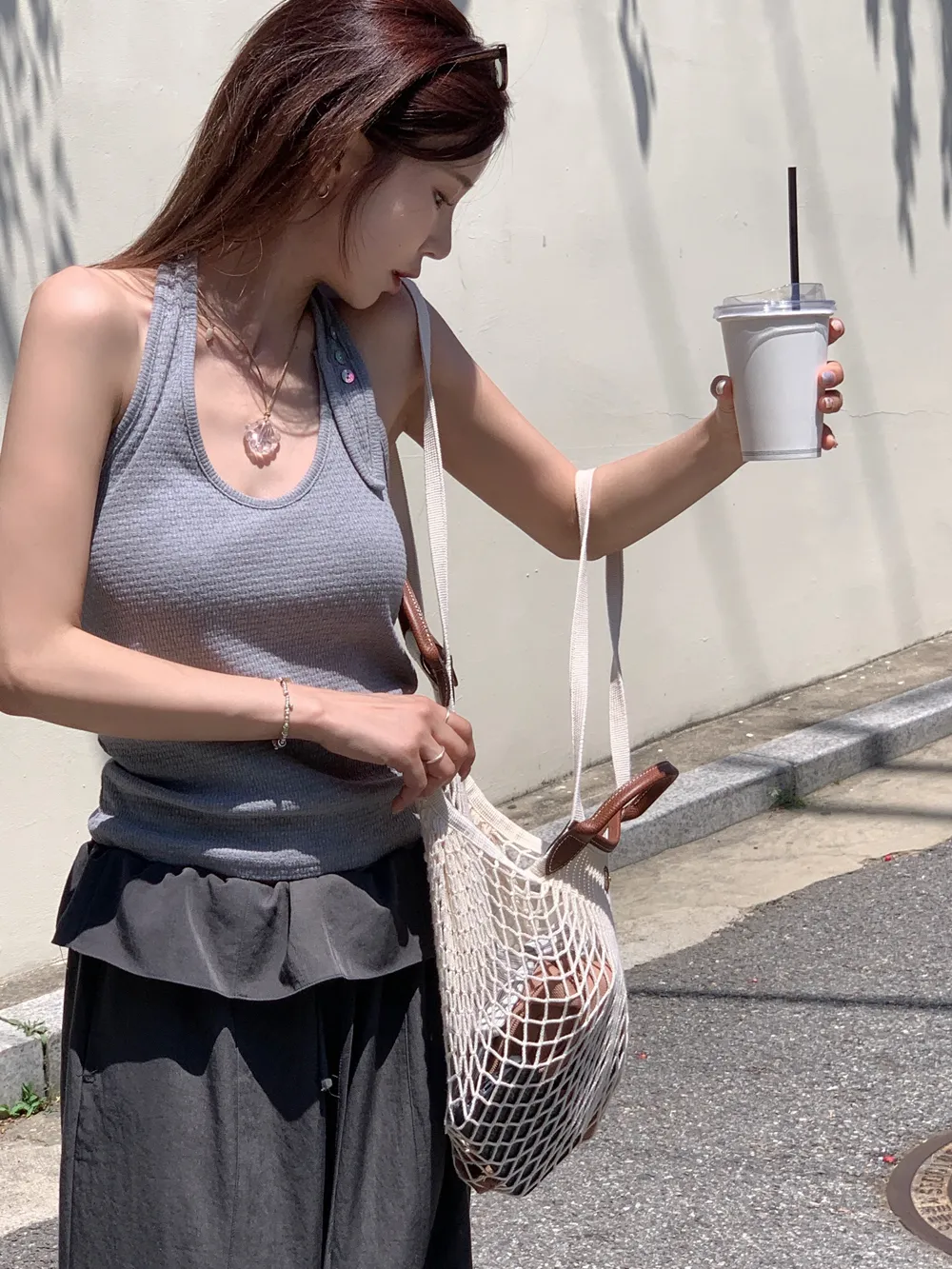 ストレッチボタンラウンドネックホルターネックスリムノースリーブ | Heyme | 詳細画像1