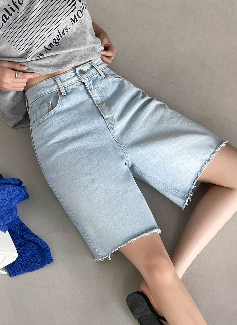 GIVENCHY ライトブルーデニムショートパンツ デニムカットジップアップライトブルーショートパンツ | レディース