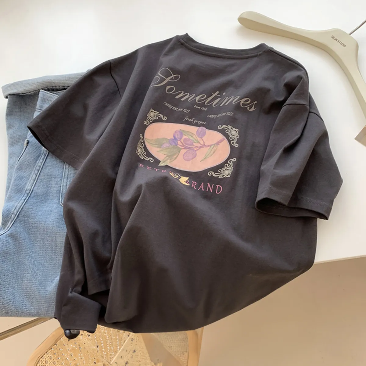 ラウンドネックボクシー半袖プリントTシャツ | KLACHE | 詳細画像1