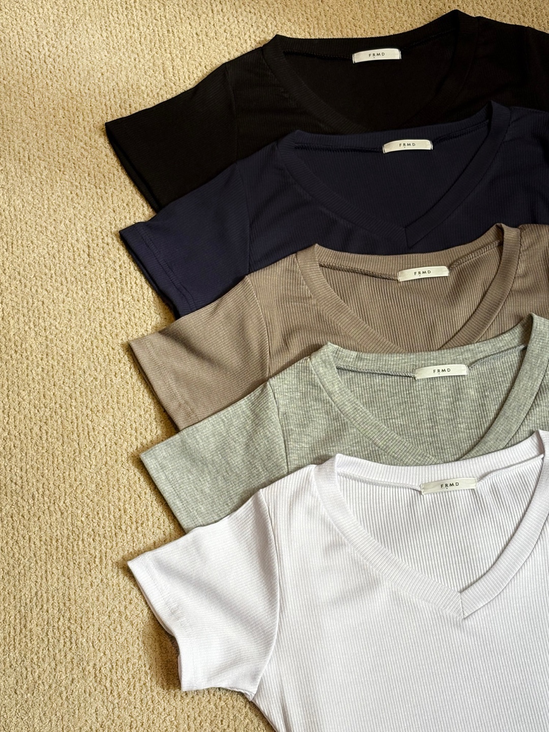 VネックスリムTシャツ | 詳細画像12