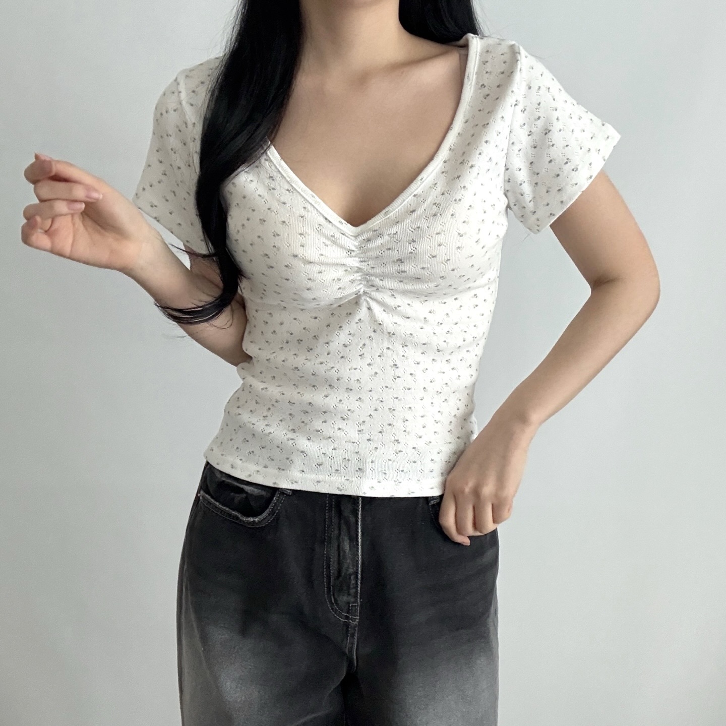 Vネックシャーリング小花柄Tシャツ | 詳細画像2