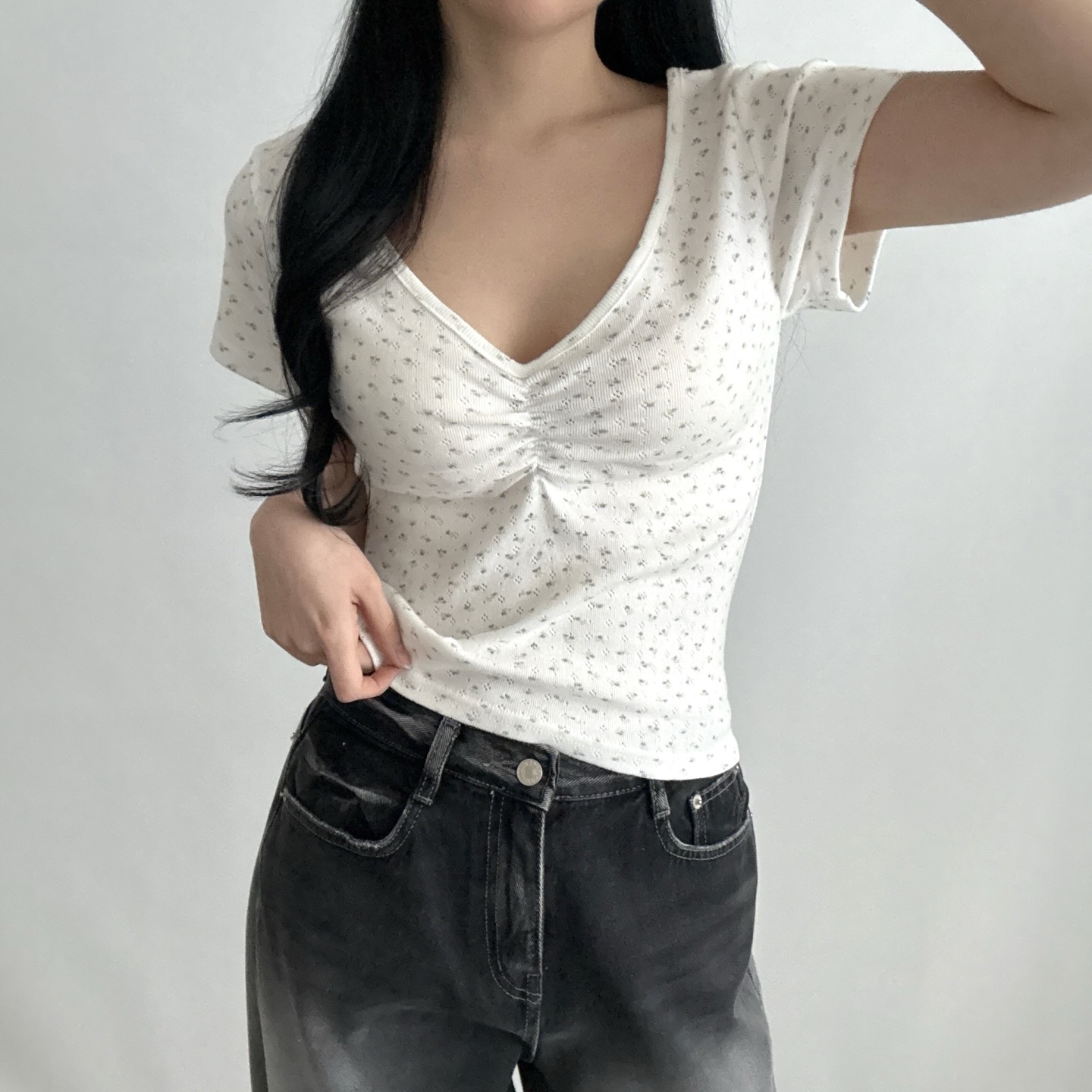 Vネックシャーリング小花柄Tシャツ | 詳細画像4