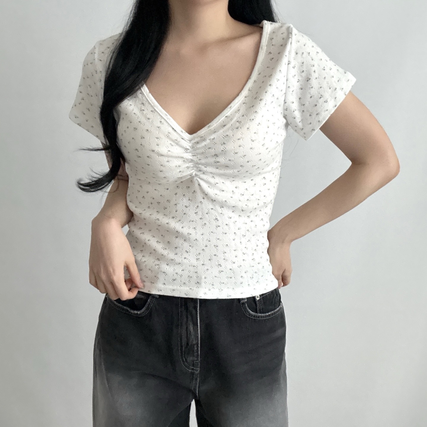 Vネックシャーリング小花柄Tシャツ | 詳細画像6
