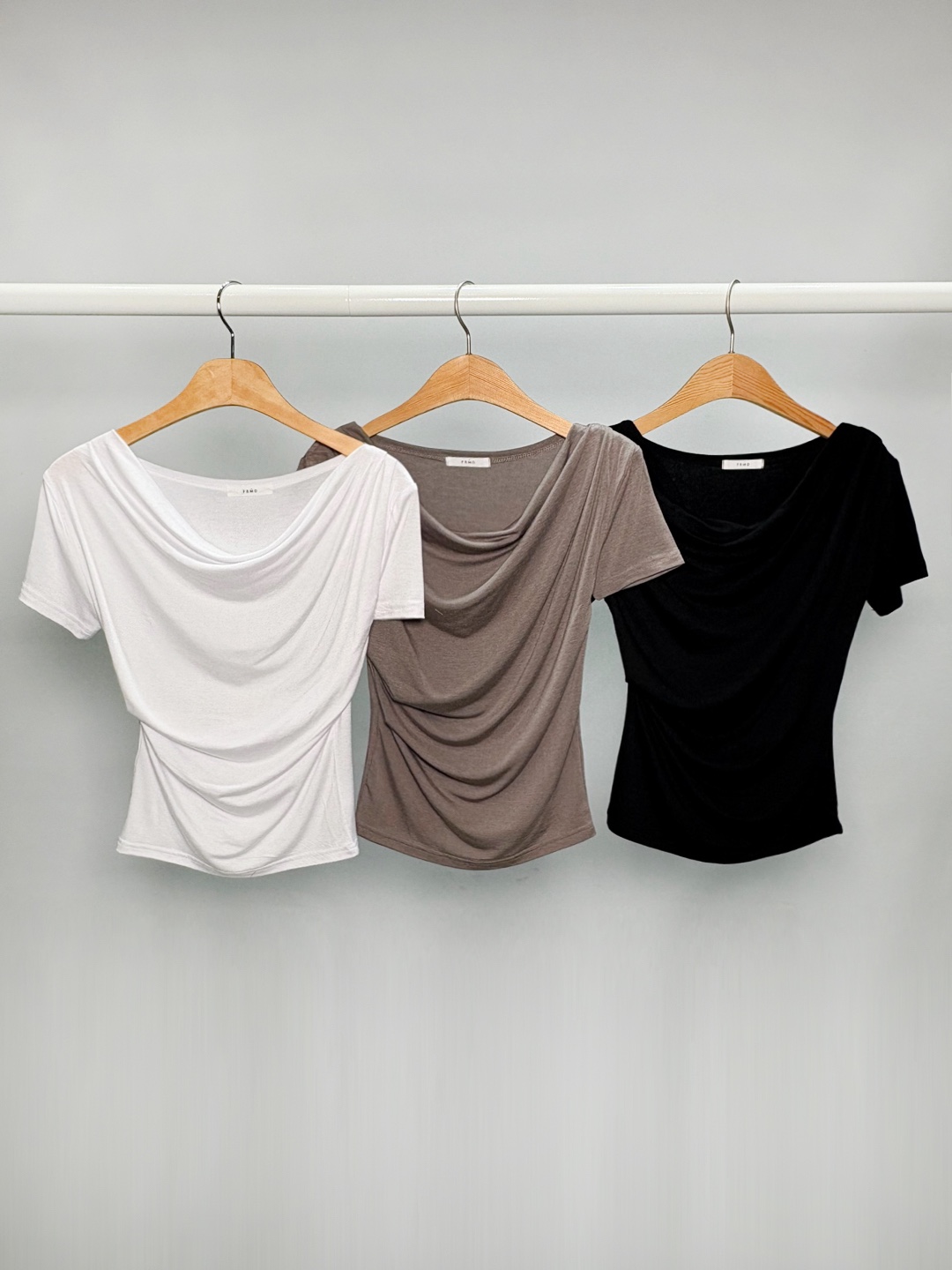 ドレープオフショルダーシャーリングTシャツ | 詳細画像11