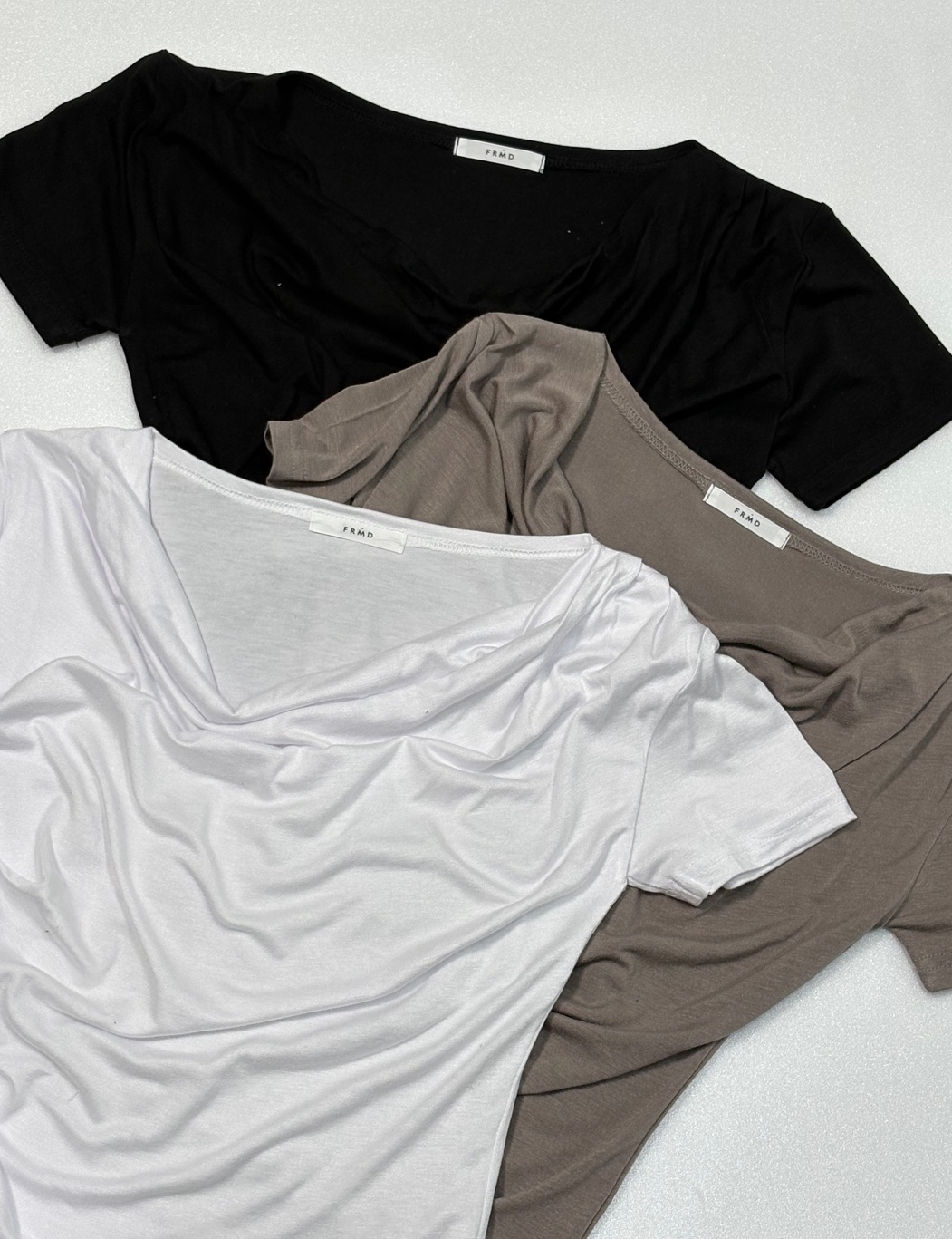 ドレープオフショルダーシャーリングTシャツ | 詳細画像12