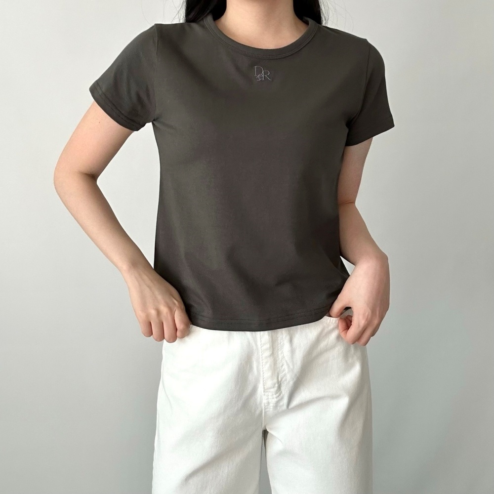 ラウンドネッククロップド刺繍Tシャツ | 詳細画像9
