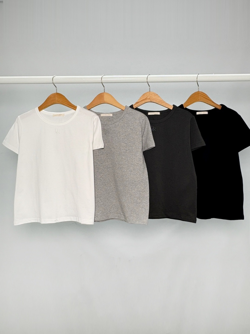 ラウンドネッククロップド刺繍Tシャツ | 詳細画像10