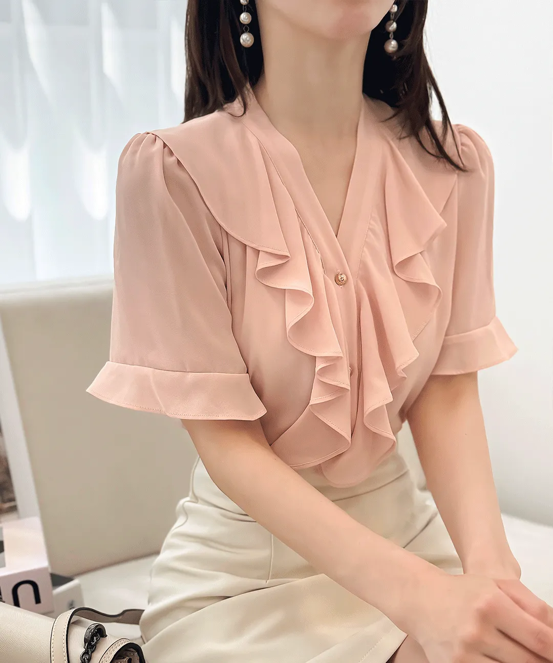 シフォンVネックラッフル半袖ブラウス | audreybubble | 詳細画像1