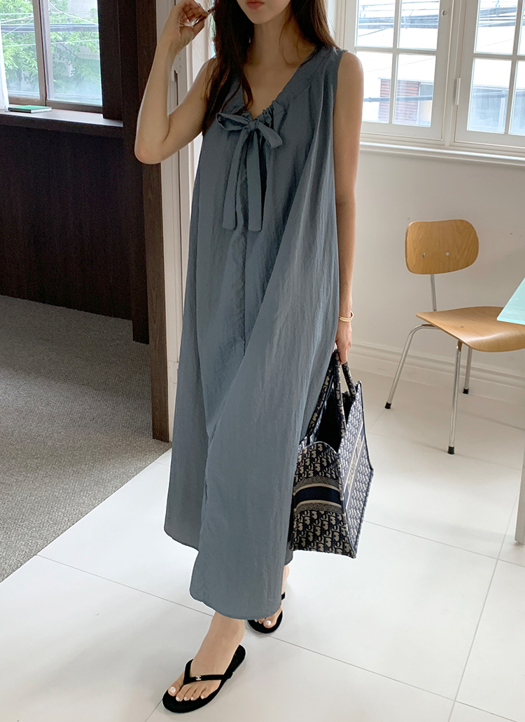 【極美品】René ワンピース ノースリーブ 綿 麻 リボン 裏地付き 36 M クールロングフレアストラップポケットリボン柄ノースリ