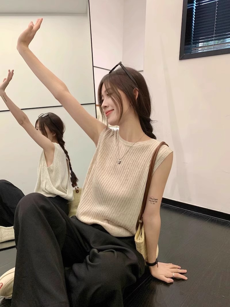リブボタンラウンドネックスリットニット | 詳細画像5