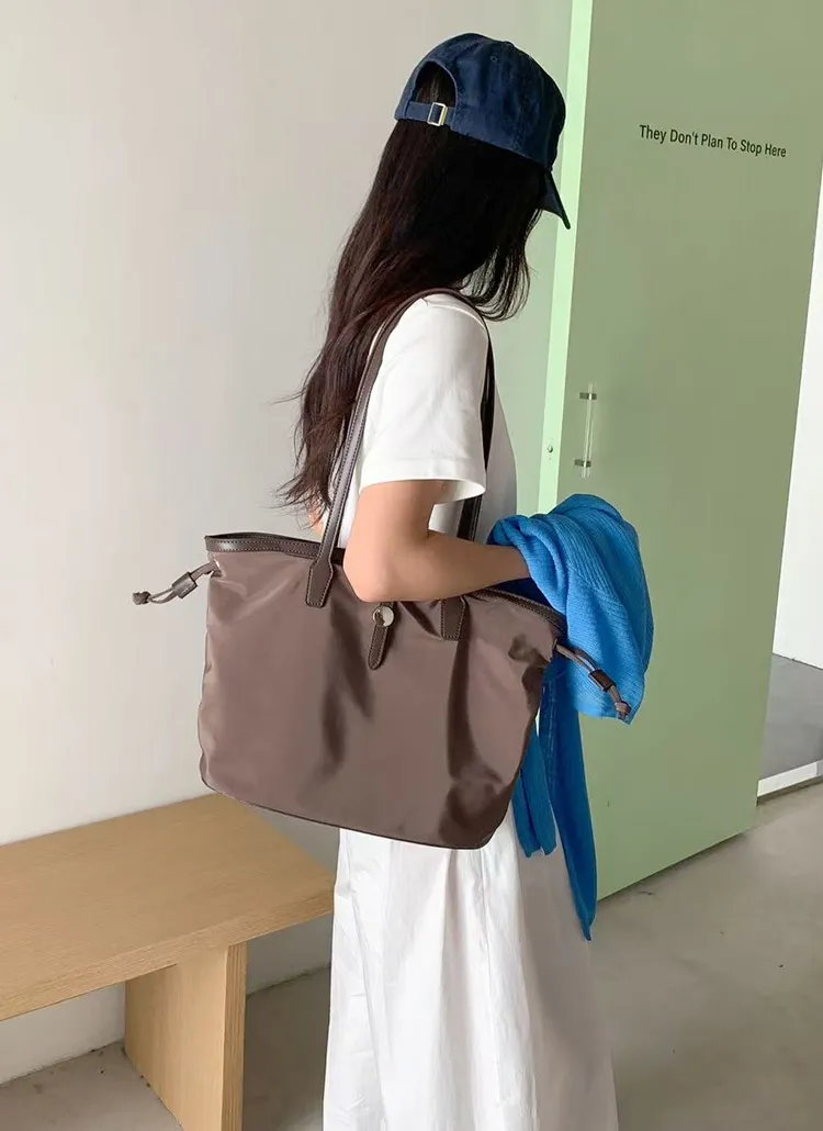 ポーチ付ドローストリングショルダーバッグ | whosbag | 詳細画像1