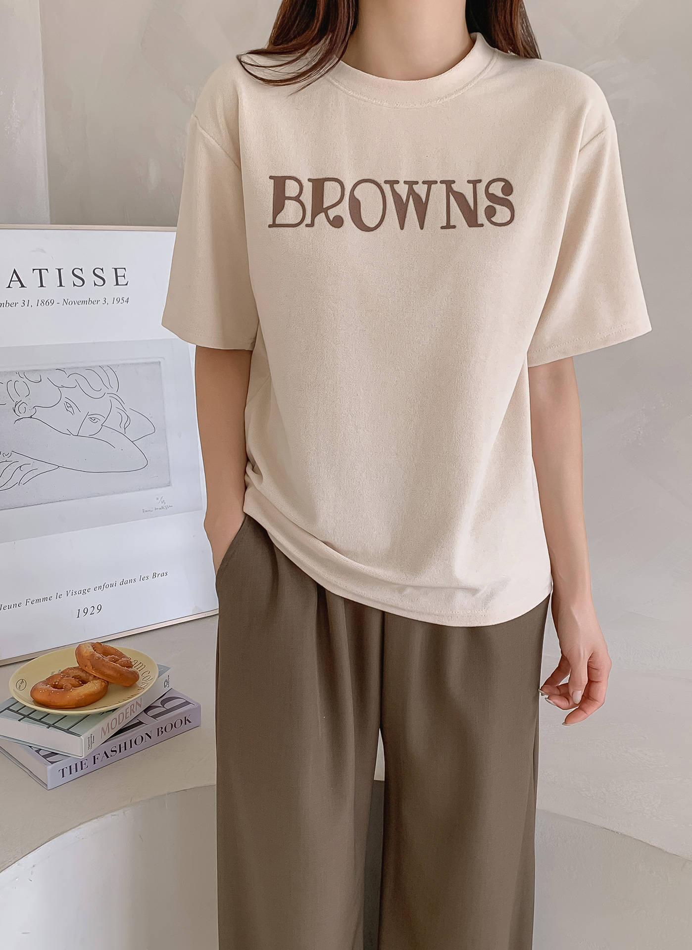 ラウンドネック半袖ロゴTシャツ | レディースファッション通販 - DHOLIC