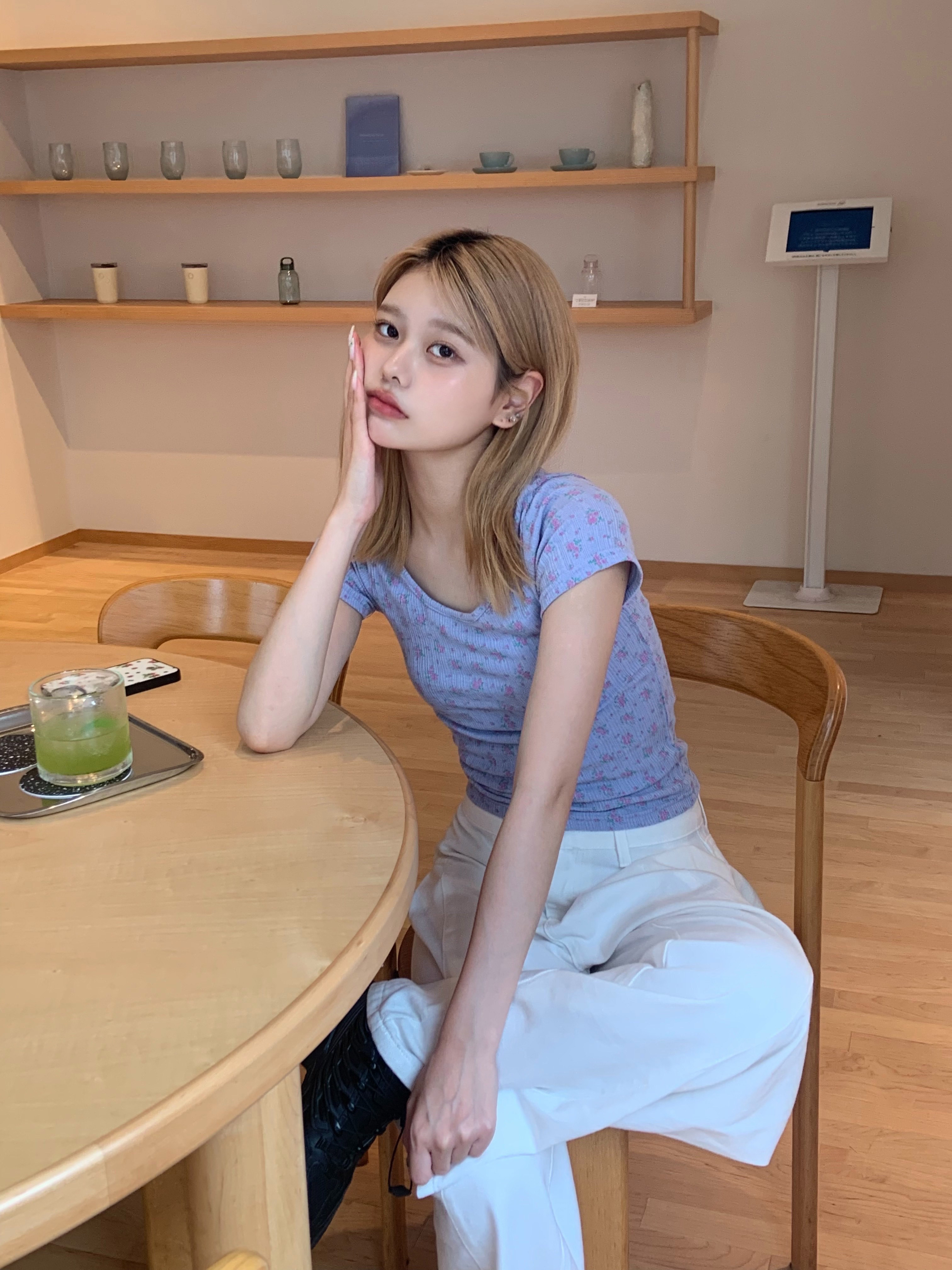 花柄シアーパンチング半袖Tシャツ | 詳細画像2