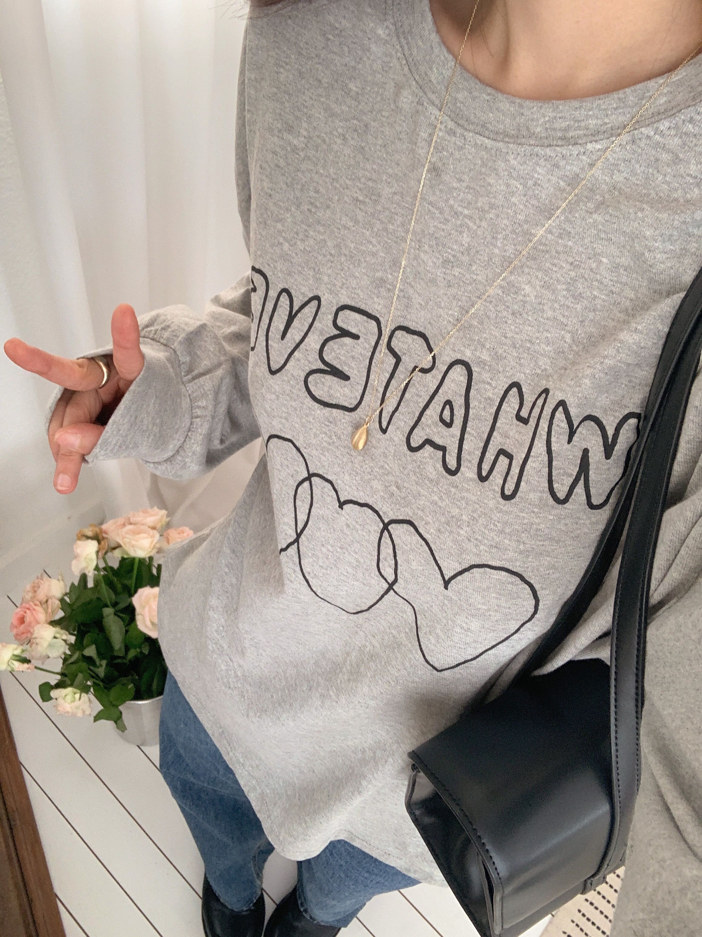 コットンラウンドネックルーズ長袖ロゴTシャツ | 詳細画像18
