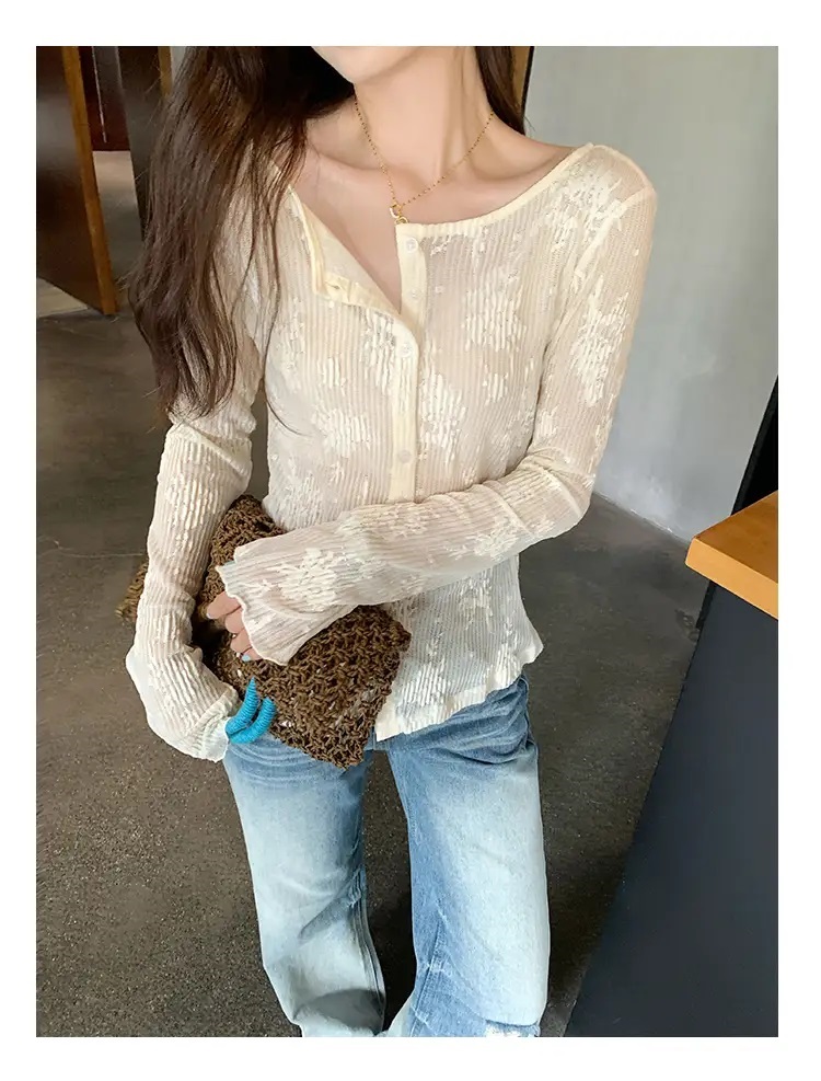 シースルー花柄レースボタン長袖Tシャツ | 詳細画像2