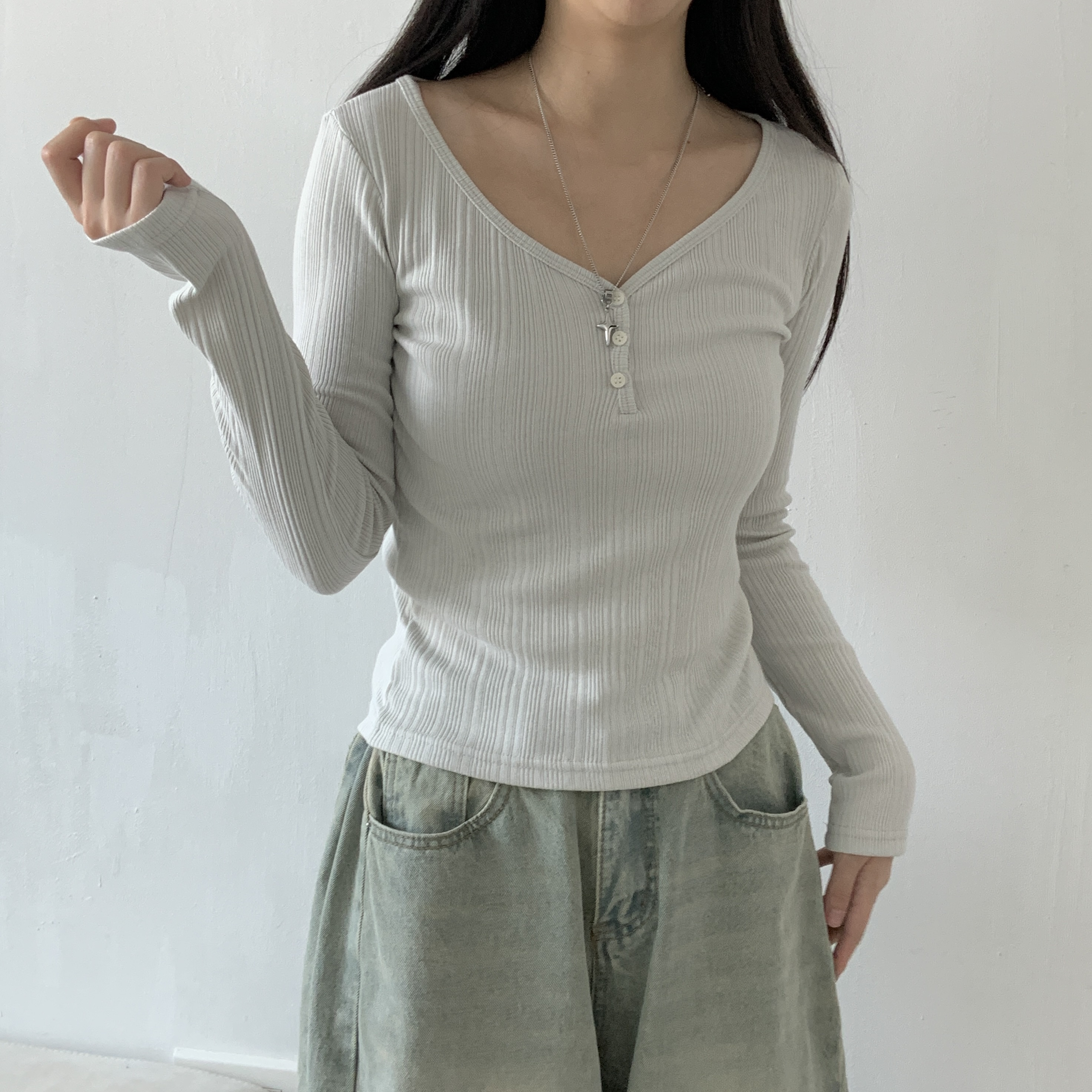 ストレッチボタンVネックスリム長袖Tシャツ | 詳細画像4