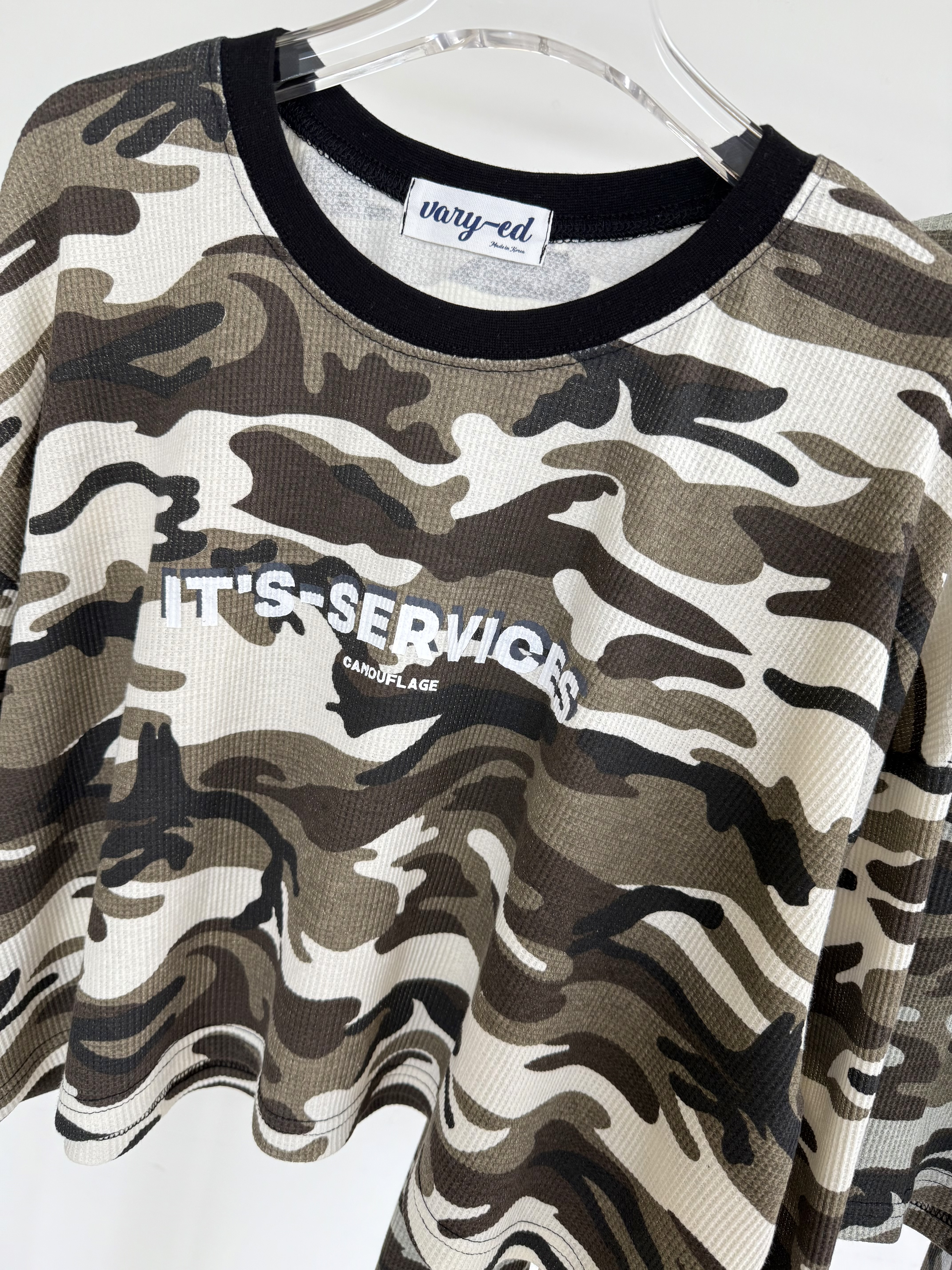 ラウンドネッククロップド長袖ロゴカモフラージュTシャツ | 詳細画像10