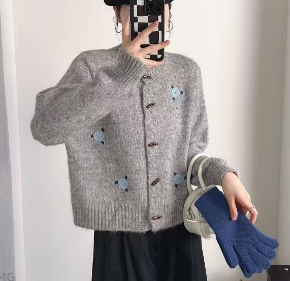 ウール混ラウンドネックトグルボタン刺繍花柄カーディガン | 詳細画像5