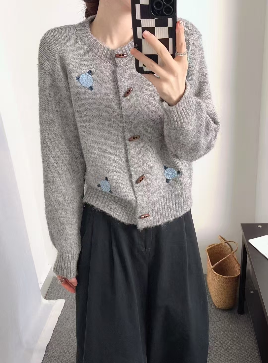 ウール混ラウンドネックトグルボタン刺繍花柄カーディガン | 詳細画像6