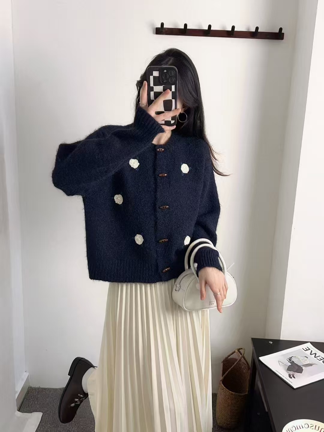 ウール混ラウンドネックトグルボタン刺繍花柄カーディガン | 詳細画像7