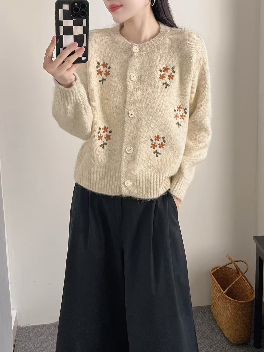 ボタンラウンドネック長袖刺繍花柄カーディガン | 詳細画像3