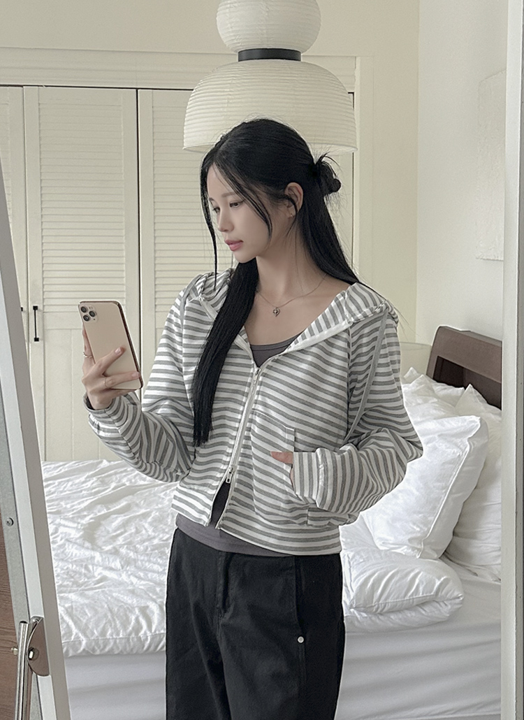 【美品】フォクシー　クロップドパーカー　コットンシルク　ダブルジップ　ロゴ金具 美品】フォクシー クロップドパーカー コットンシルク ダブル