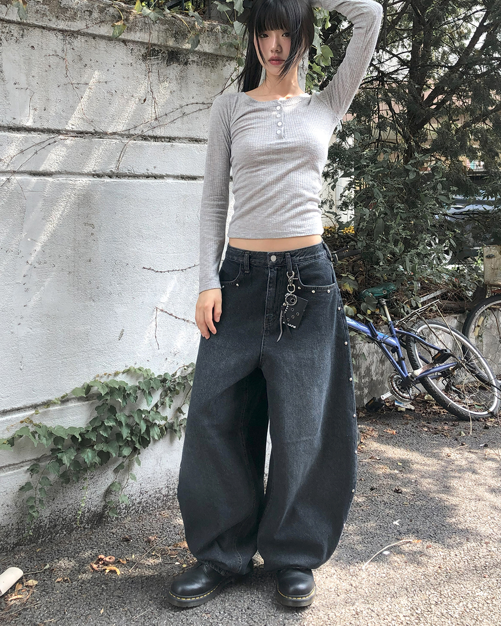 バルーンスタッズウォッシングワイドディープブルーデニムパンツ