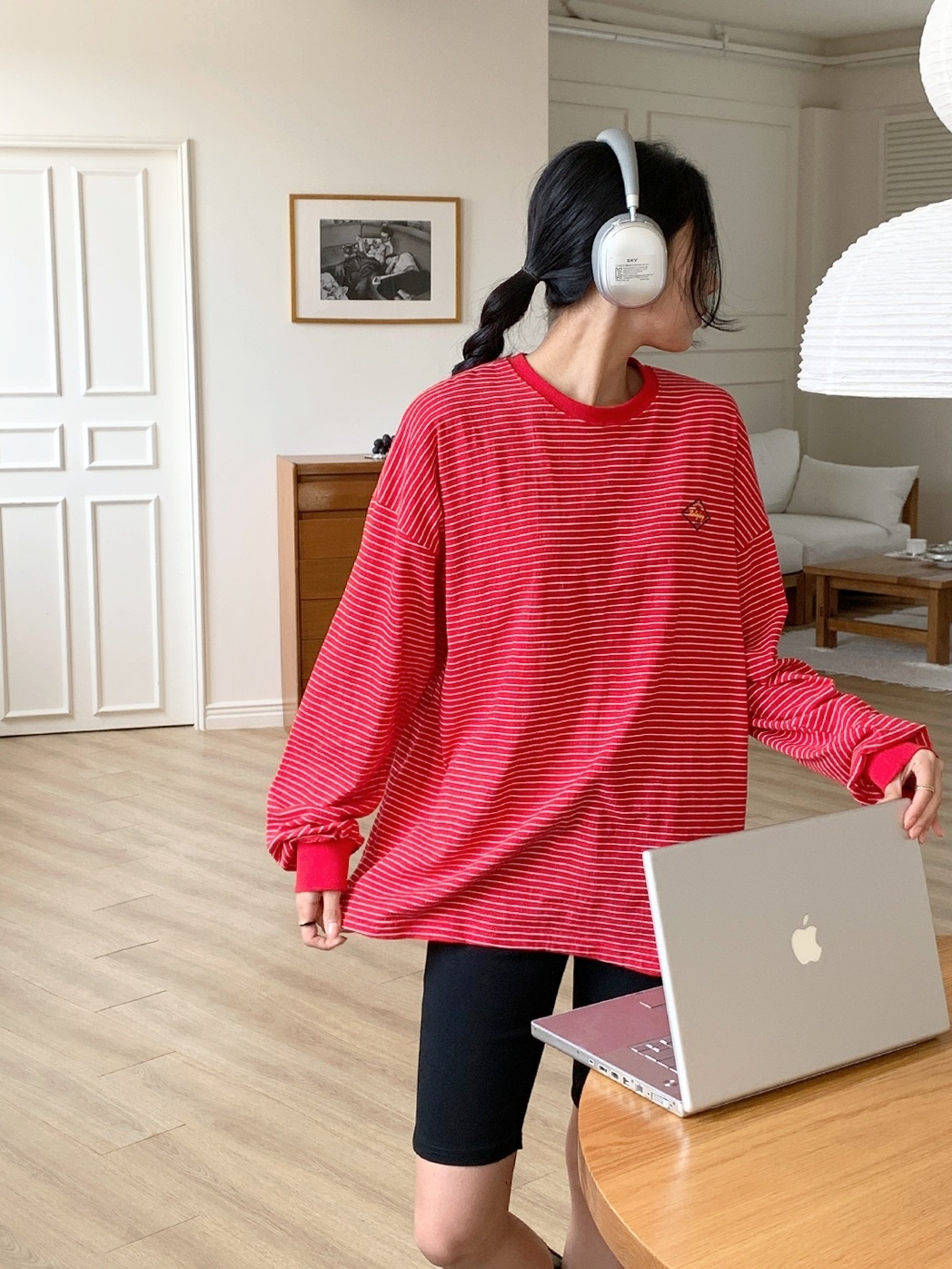 ラウンドネックボクシールーズ長袖刺繍ロゴTシャツ | 詳細画像5