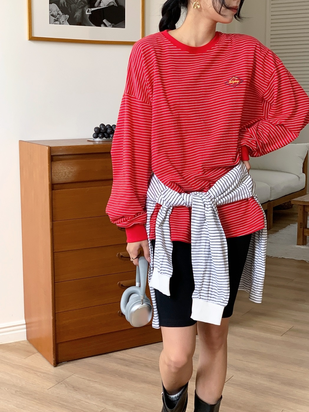 ラウンドネックボクシールーズ長袖刺繍ロゴTシャツ | 詳細画像7