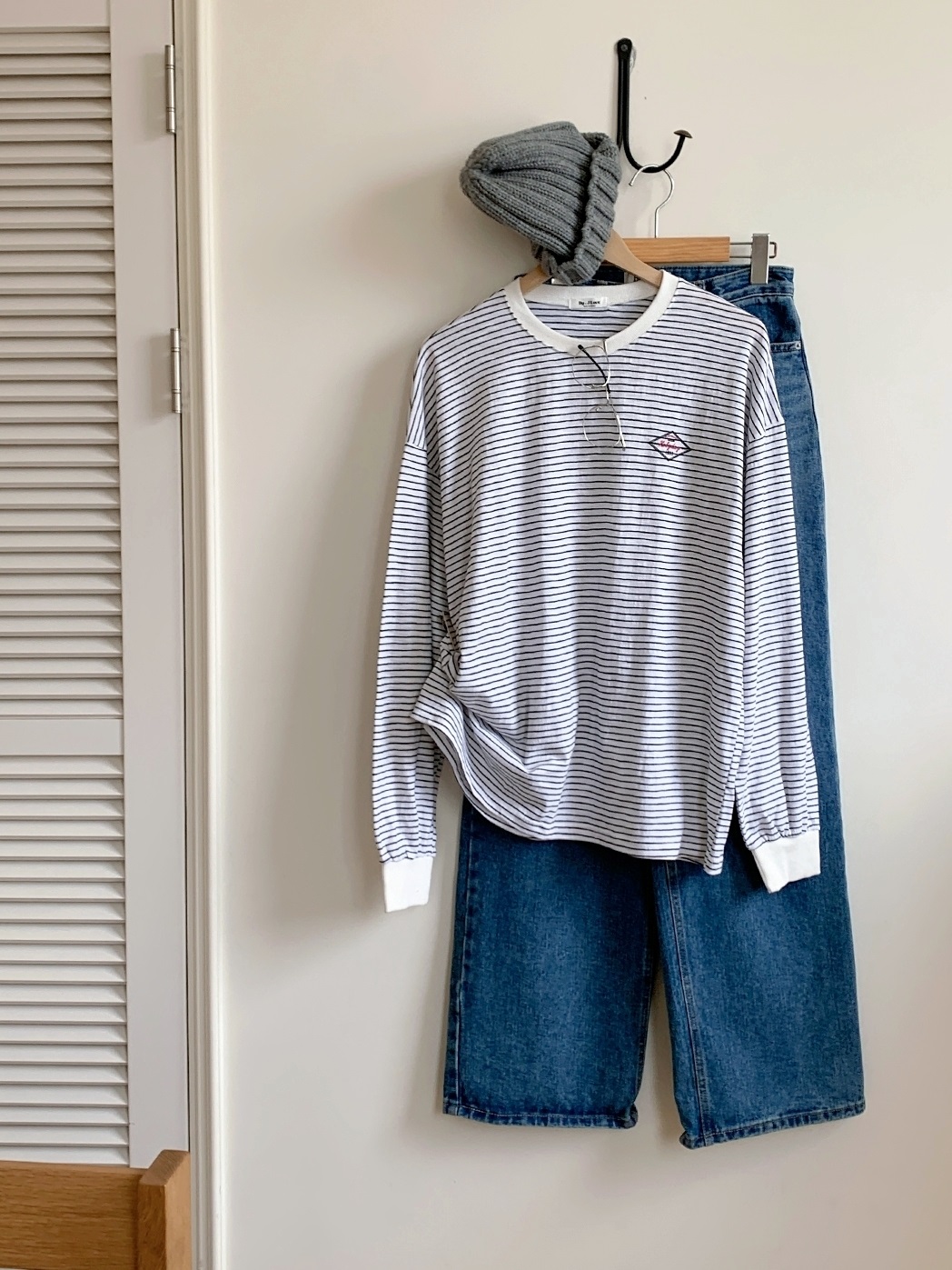 ラウンドネックボクシールーズ長袖刺繍ロゴTシャツ | 詳細画像18