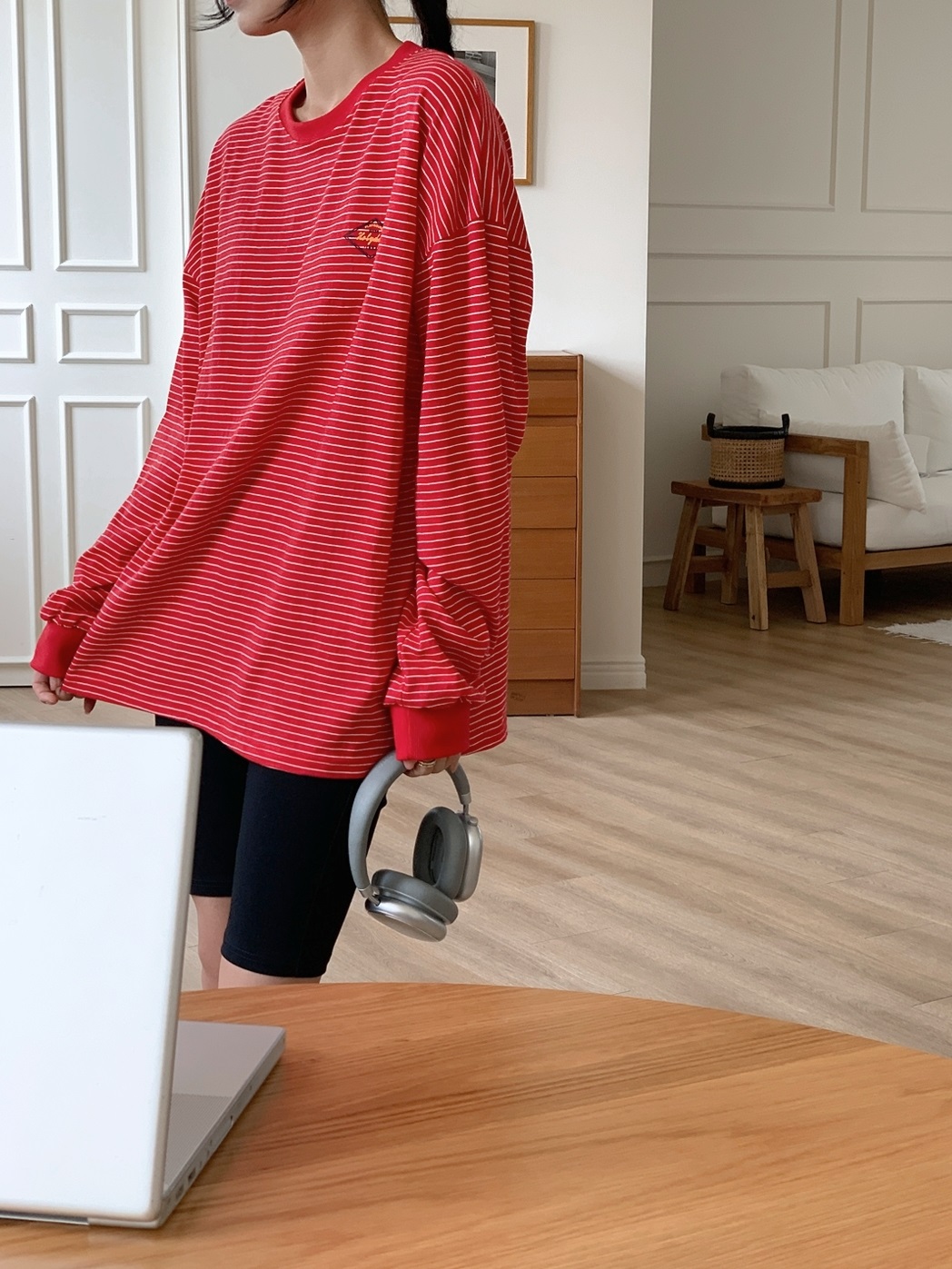 ラウンドネックボクシールーズ長袖刺繍ロゴTシャツ | 詳細画像15