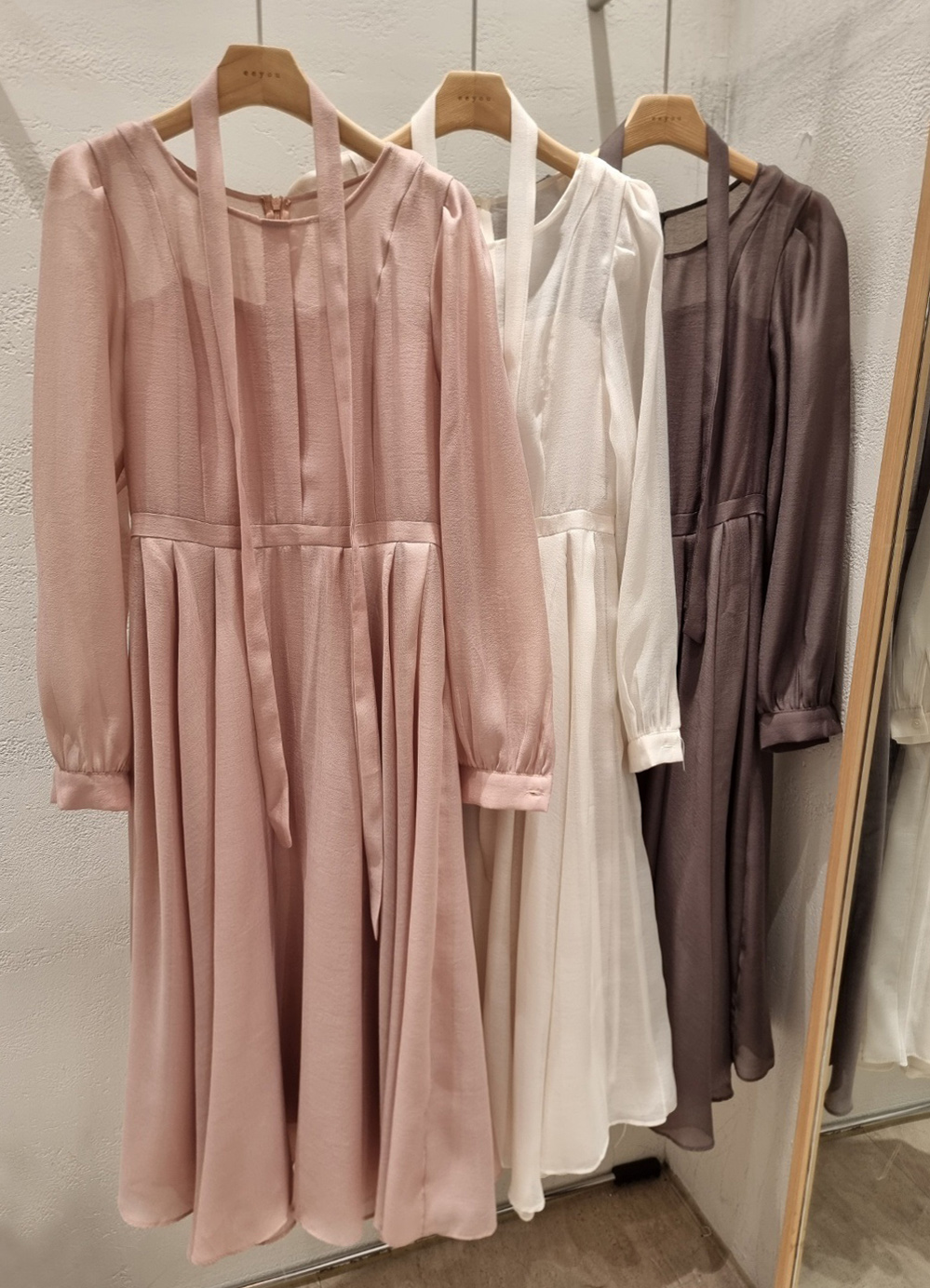 シフォンシースルーストラップラウンドネックフレアワンピース | 詳細画像17