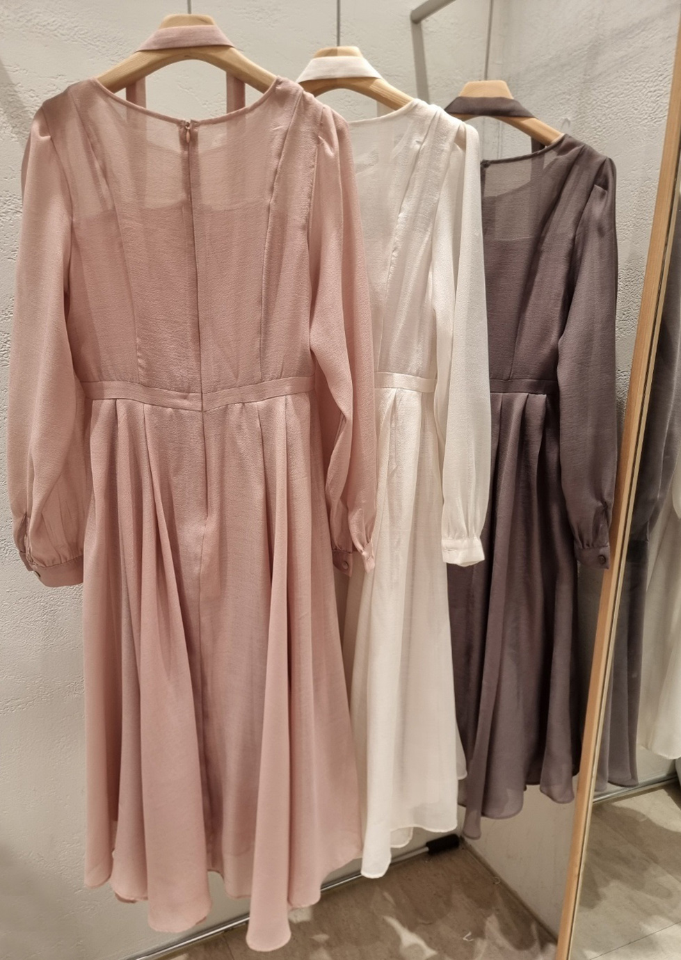 シフォンシースルーストラップラウンドネックフレアワンピース | 詳細画像18