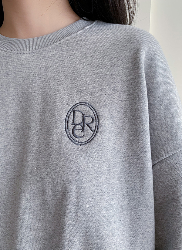 ラウンドネッククロップド刺繍スウェット | レディースファッション