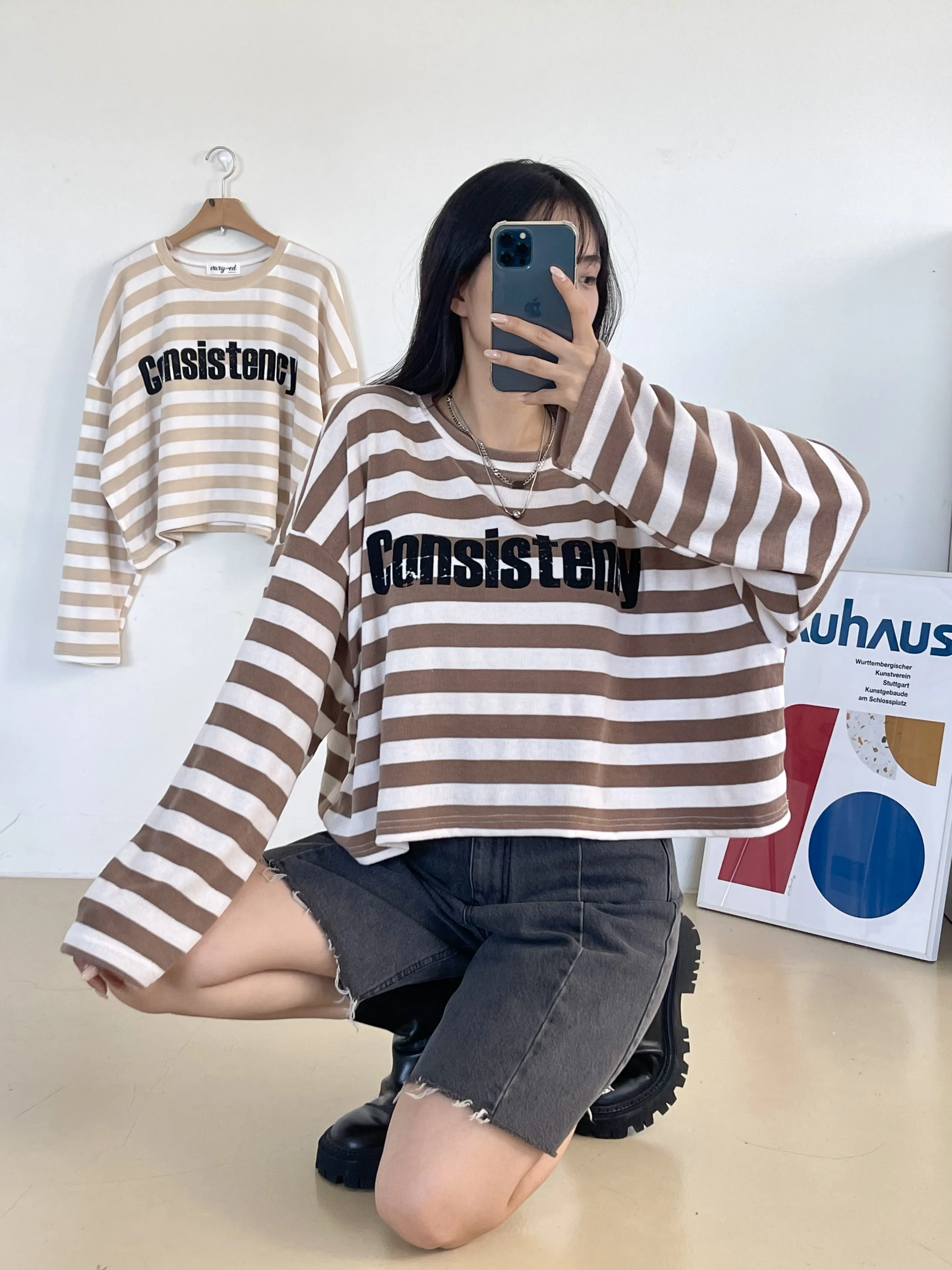 ラウンドネッククロップド長袖ロゴボーダーTシャツ | 詳細画像1